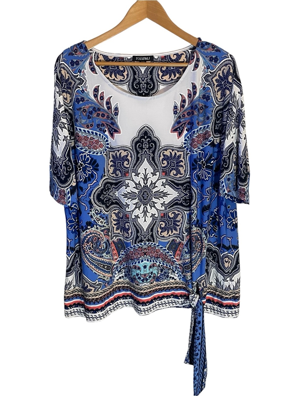 A8- size 2X Blue & White Paisley Tie-Hem Tunic Top
